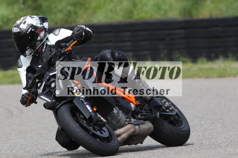 Archiv-2025/10 23.04.2025 Cornu Master School ADR/rot-rouge/38